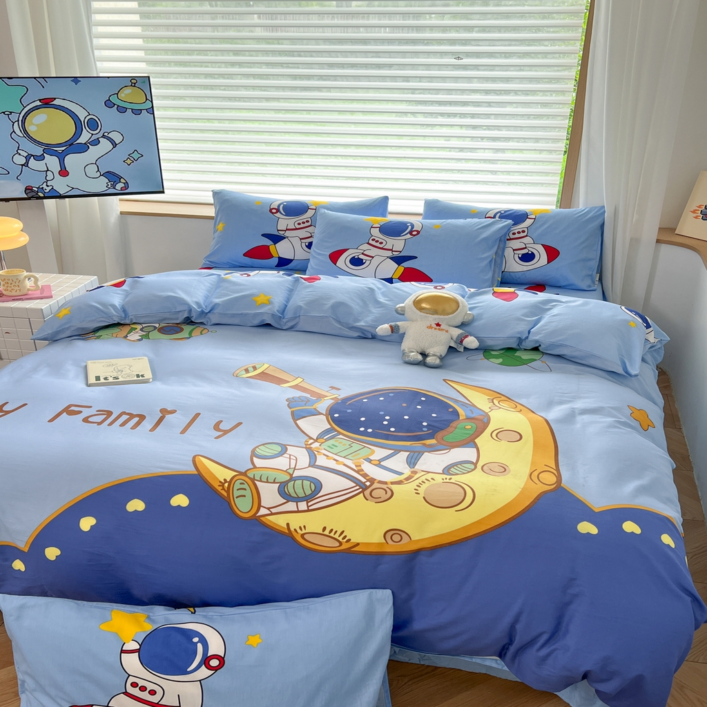 91家纺网 家纺一手货源 找家纺 孩子王 2025新款亲肤活性大版纯棉专版太空人卡通学生儿童宿舍四件套系列 流浪月球