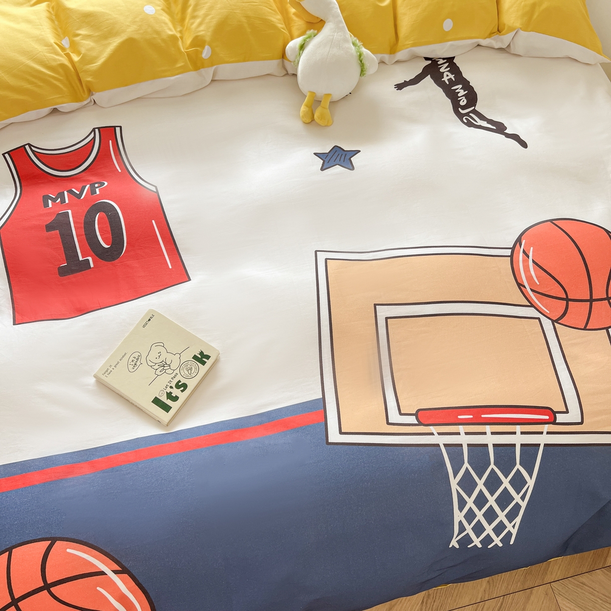 91家纺网 家纺一手货源 找家纺 孩子王 2025新款亲肤活性大版纯棉专版太空人卡通学生儿童宿舍四件套系列 灌篮少年