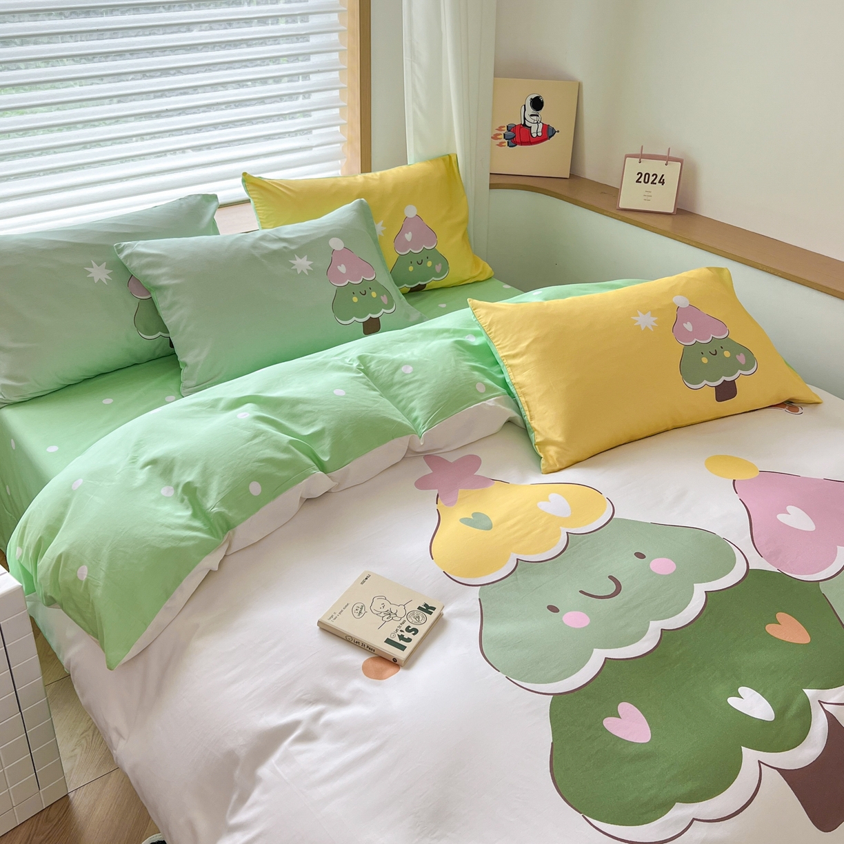 91家纺网 家纺一手货源 找家纺 孩子王 2025新款亲肤活性大版纯棉专版太空人卡通学生儿童宿舍四件套系列 发财树