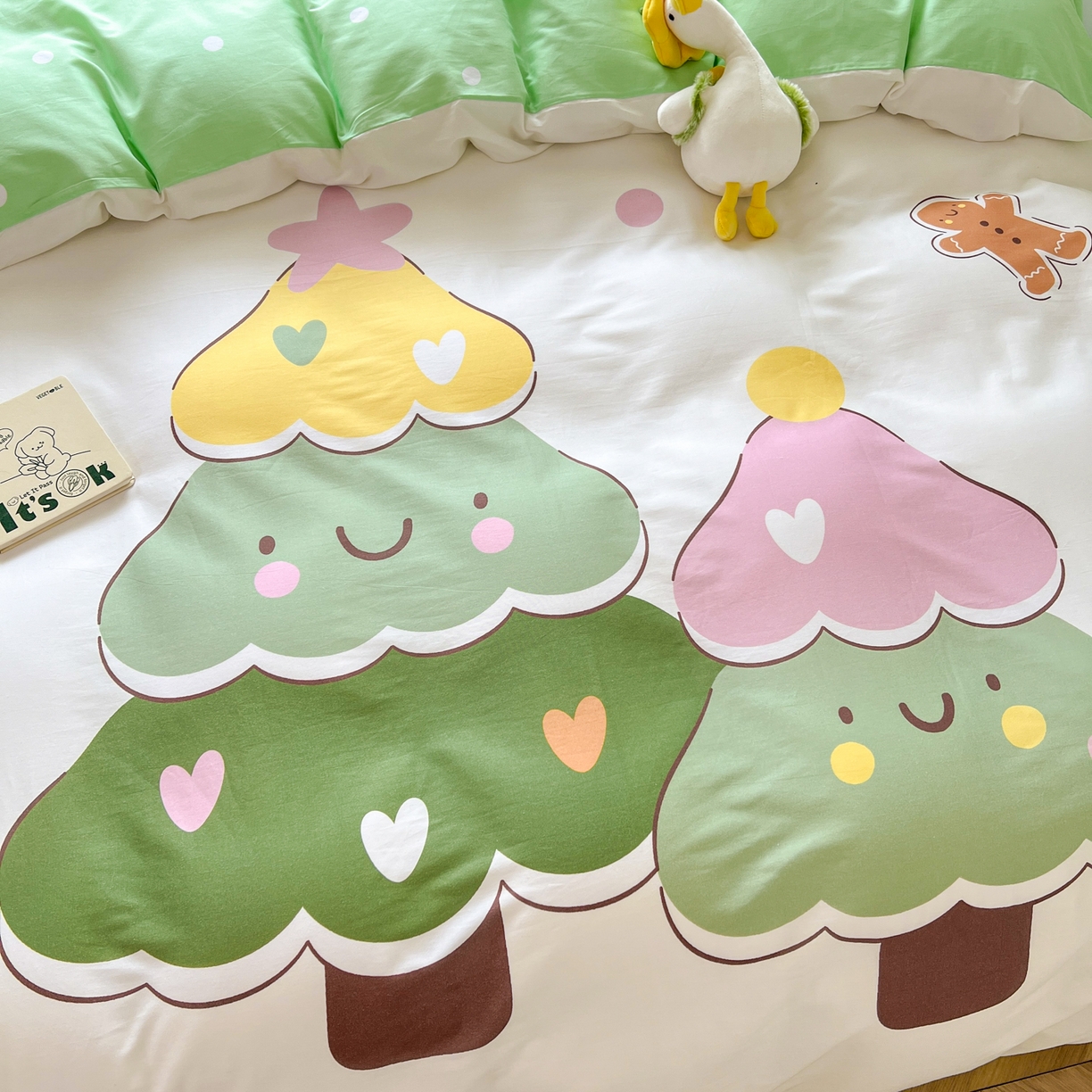 91家纺网 家纺一手货源 找家纺 孩子王 2025新款亲肤活性大版纯棉专版太空人卡通学生儿童宿舍四件套系列 发财树