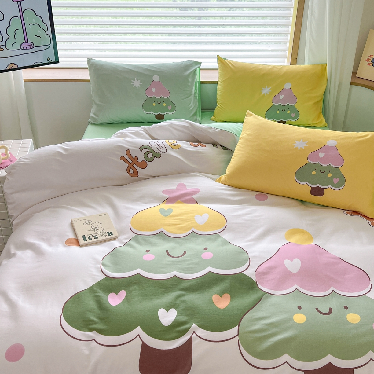 91家纺网 家纺一手货源 找家纺 孩子王 2025新款亲肤活性大版纯棉专版太空人卡通学生儿童宿舍四件套系列 发财树