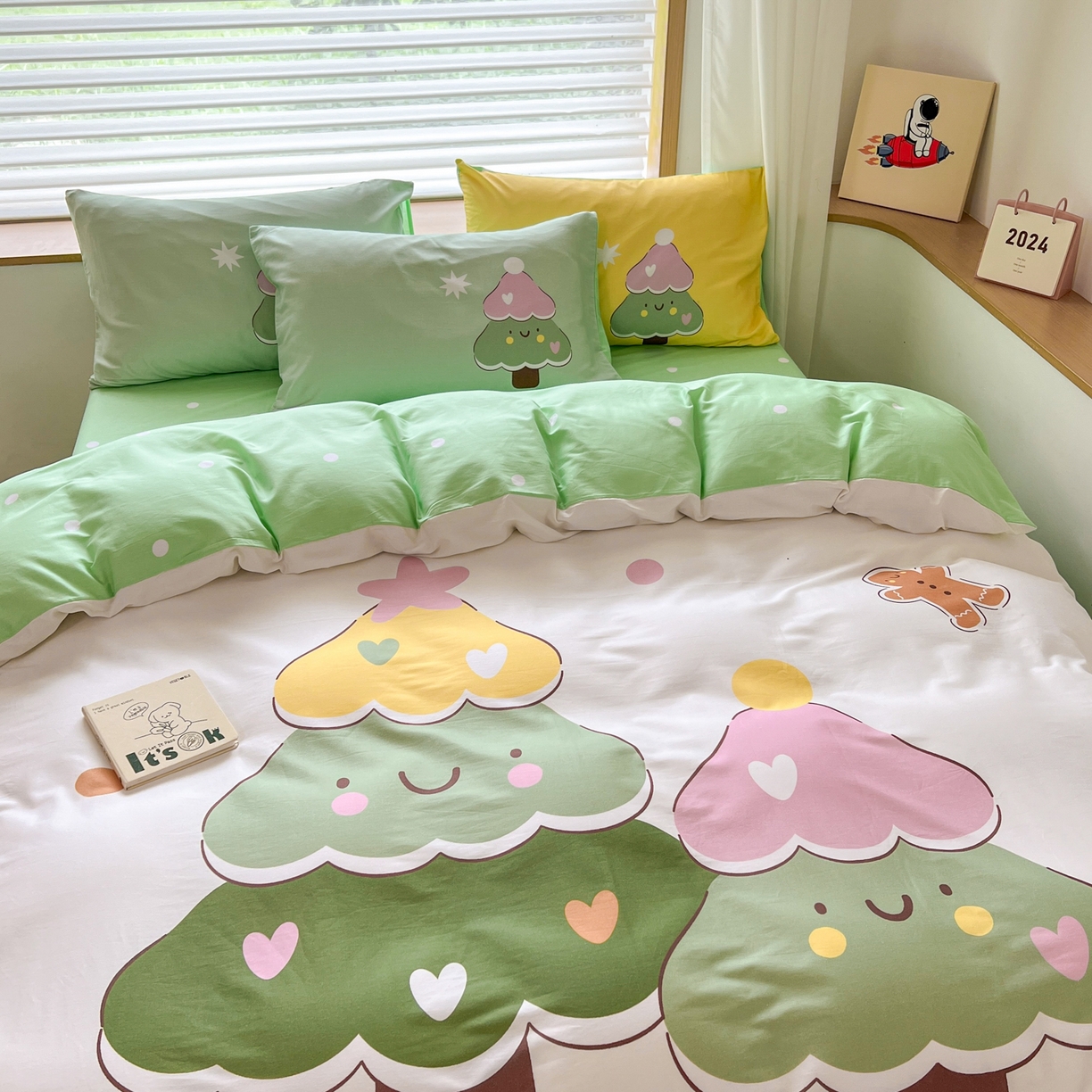 91家纺网 家纺一手货源 找家纺 孩子王 2025新款亲肤活性大版纯棉专版太空人卡通学生儿童宿舍四件套系列 发财树