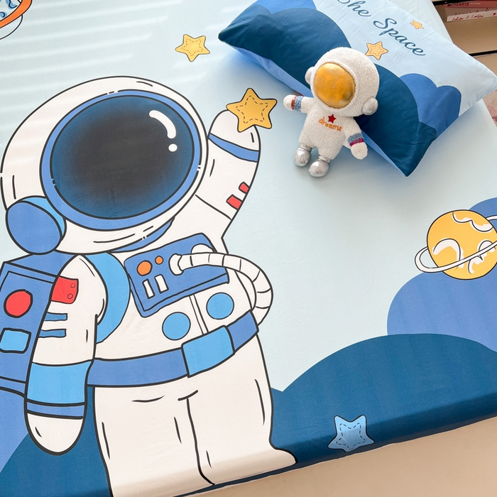 91家纺网 家纺一手货源 找家纺 孩子王家纺 2026新款卡通全棉纯棉专版太空人印花单床笠床笠单件单品床笠 宇航火箭