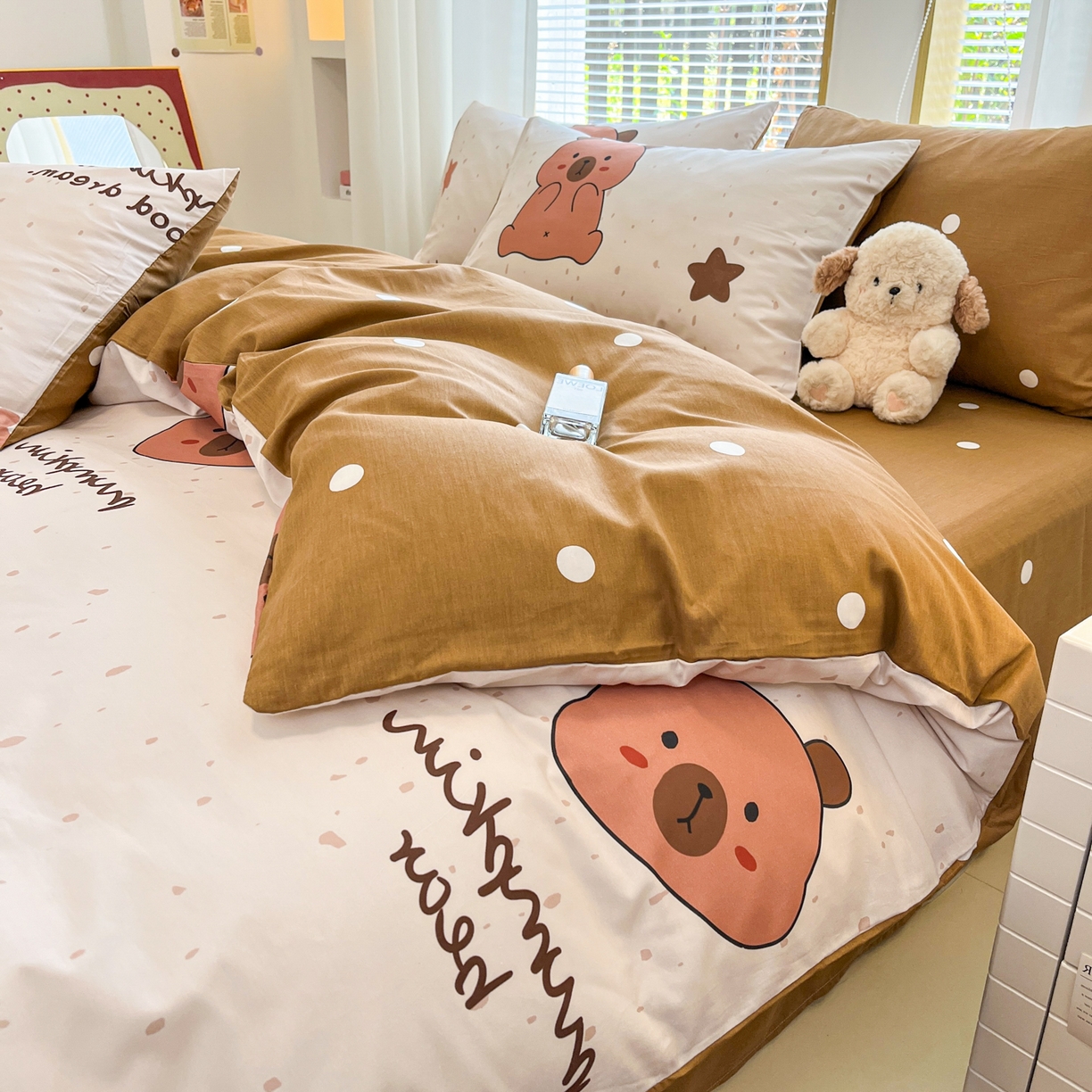 91家纺网 家纺一手货源 找家纺 孩子王家纺 2026新款卡通活性亲全棉纯棉专版太空人恐龙系列四件套 调皮卡皮