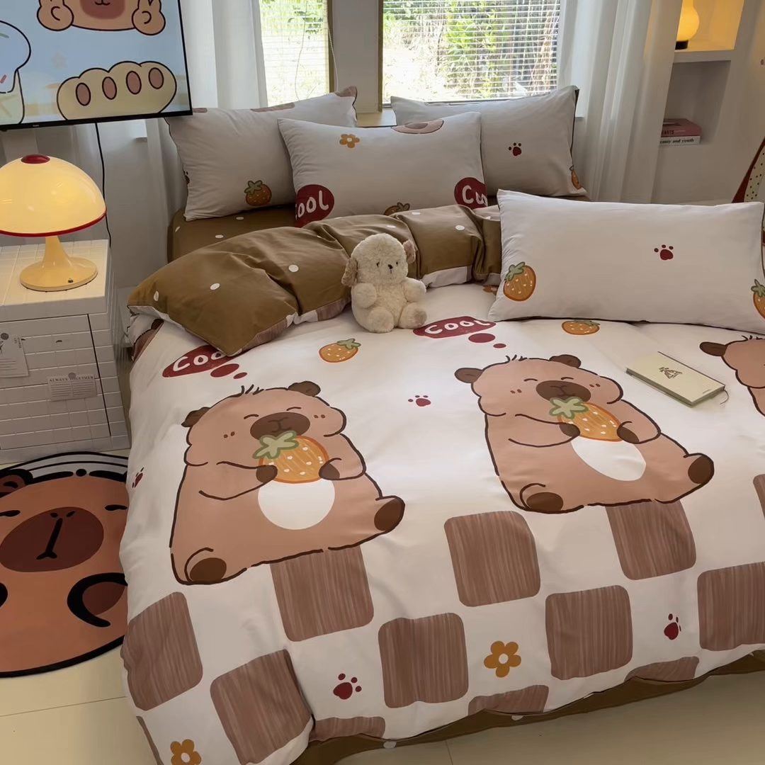 91家纺网 家纺一手货源 找家纺 孩子王家纺 2026新款卡通活性亲全棉纯棉专版太空人恐龙系列四件套 乖巧卡皮