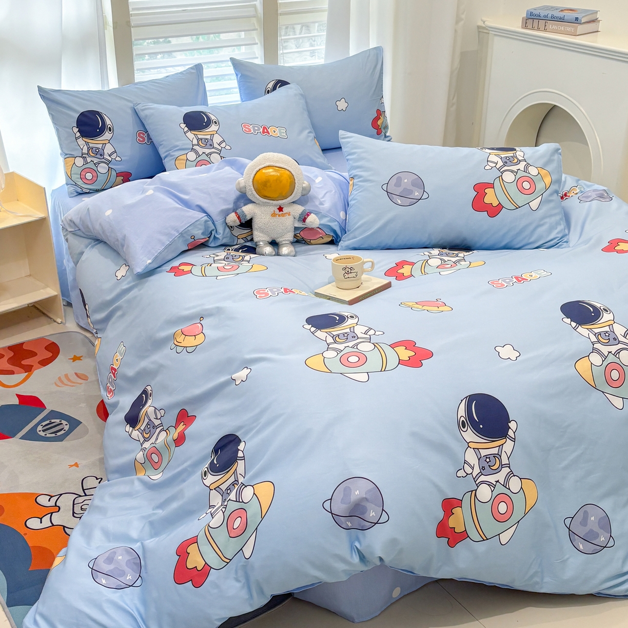 91家纺网 家纺一手货源 找家纺 孩子王家纺 2026新款卡通活性亲全棉纯棉专版太空人恐龙系列四件套 蓝星火箭