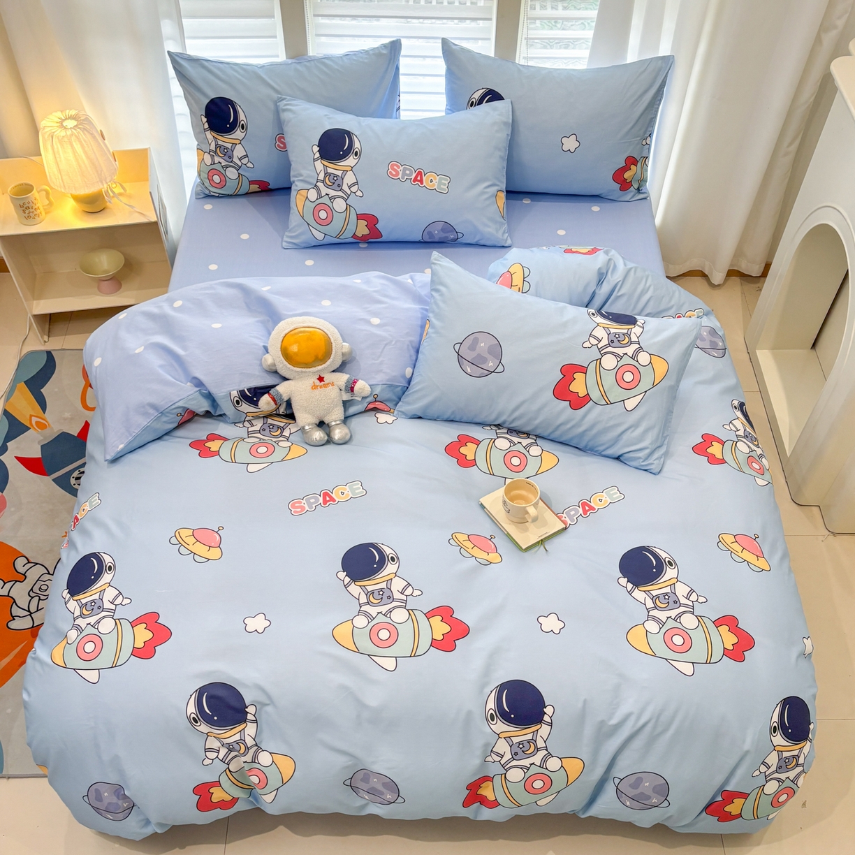 91家纺网 家纺一手货源 找家纺 孩子王家纺 2026新款卡通活性亲全棉纯棉专版太空人恐龙系列四件套 蓝星火箭