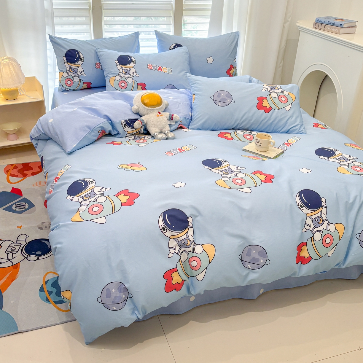 91家纺网 家纺一手货源 找家纺 孩子王家纺 2026新款卡通活性亲全棉纯棉专版太空人恐龙系列四件套 蓝星火箭