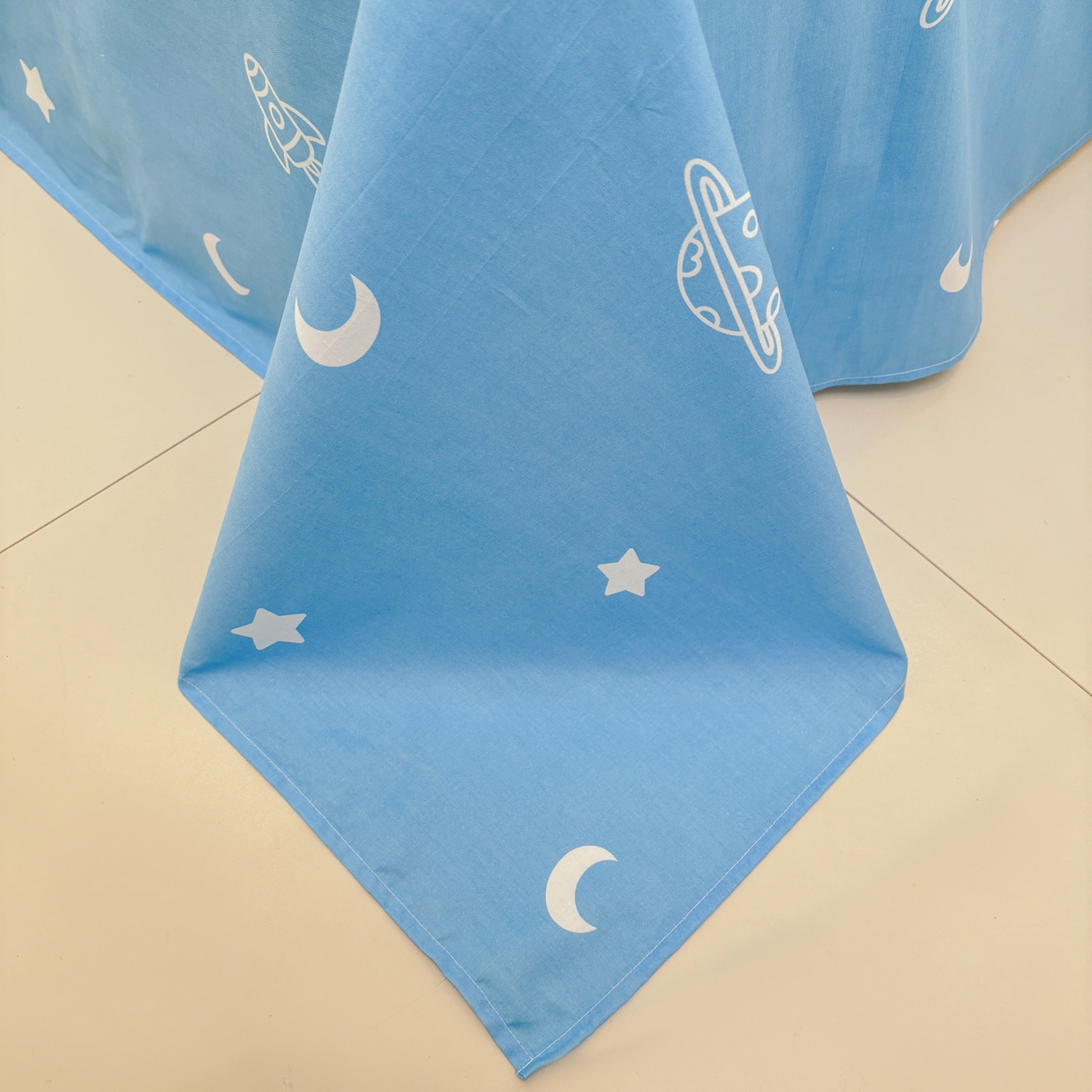 91家纺网 家纺一手货源 找家纺 孩子王家纺 2026新款卡通活性亲全棉纯棉专版太空人恐龙系列四件套 太空领航员