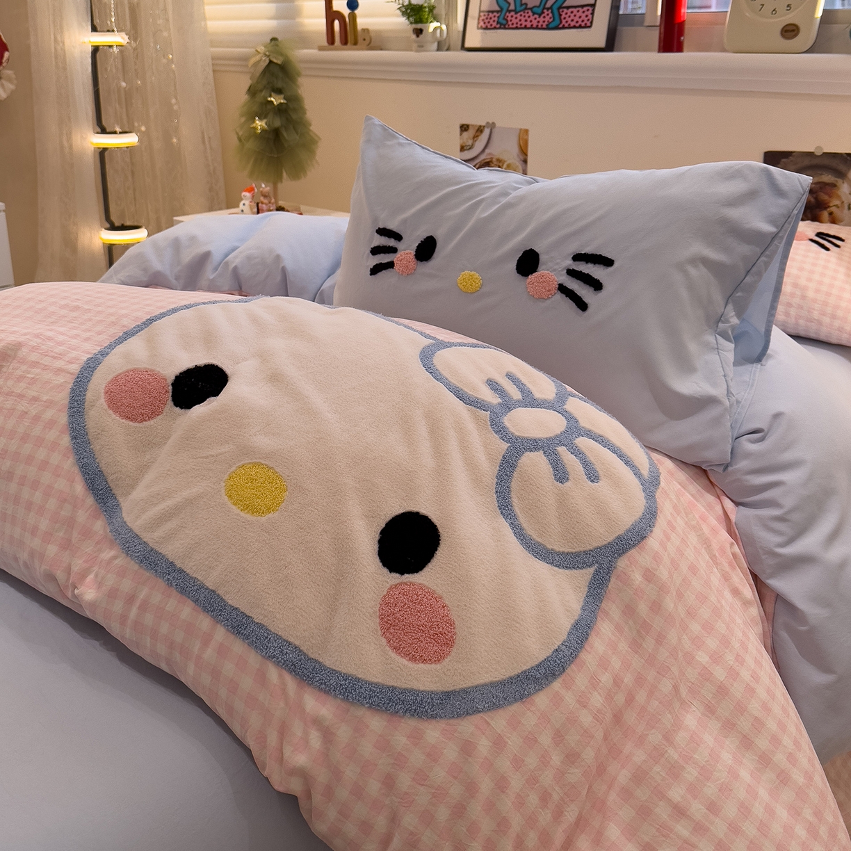 91家纺网 家纺一手货源 找家纺 曼谷家纺 2026年 水洗棉兔毛贴布绣萌小甜四件套被套床单学生双人 萌小甜-粉小格兰