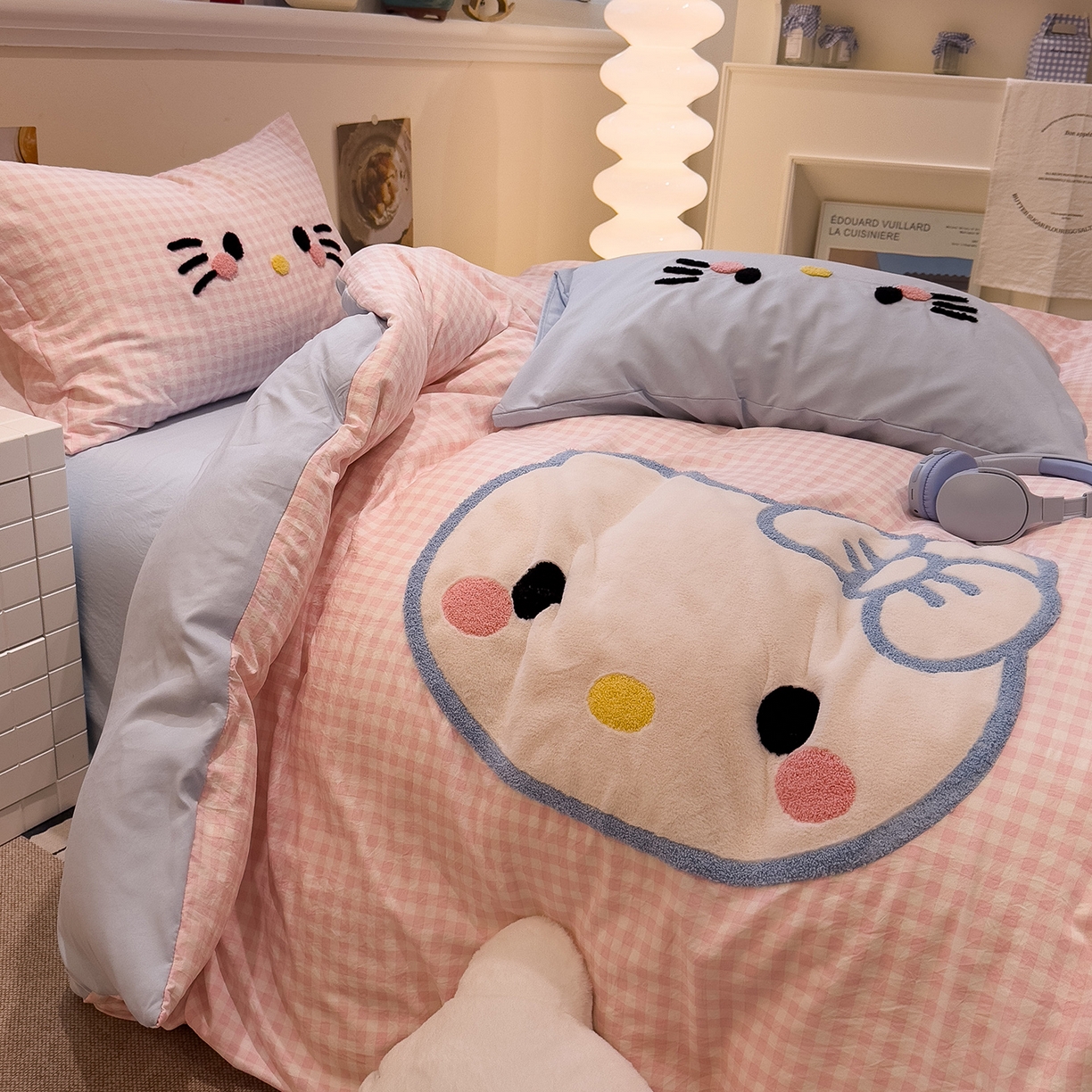 91家纺网 家纺一手货源 找家纺 曼谷家纺 2026年 水洗棉兔毛贴布绣萌小甜四件套被套床单学生双人 萌小甜-粉小格兰