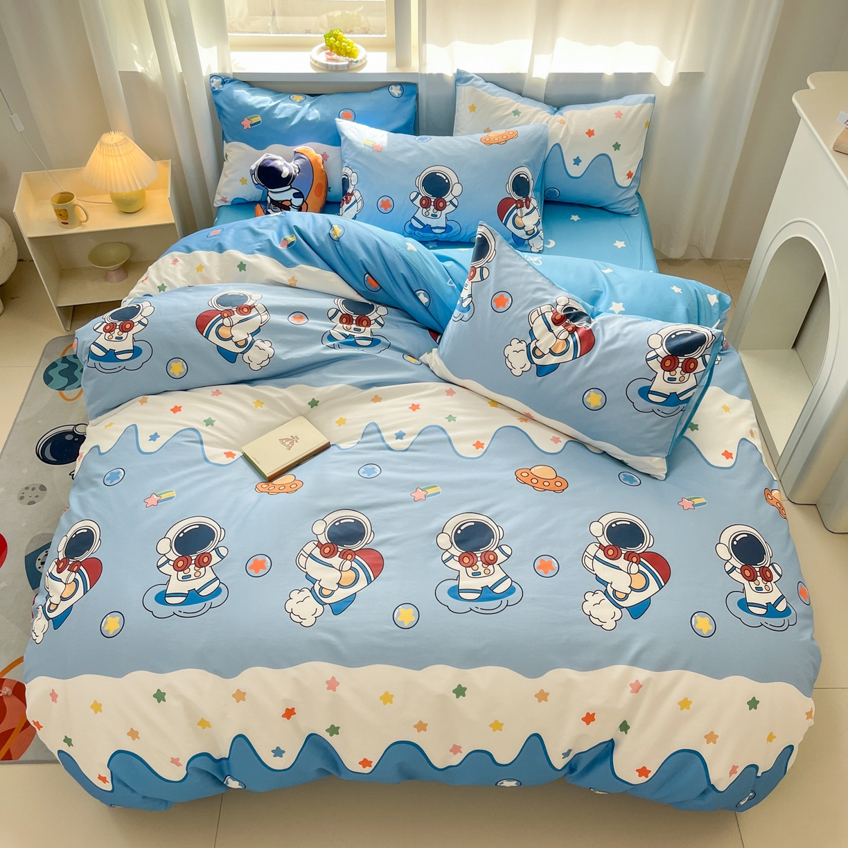 91家纺网 家纺一手货源 找家纺 孩子王家纺 2026新款卡通活性亲全棉纯棉专版太空人恐龙系列四件套 星辰追梦
