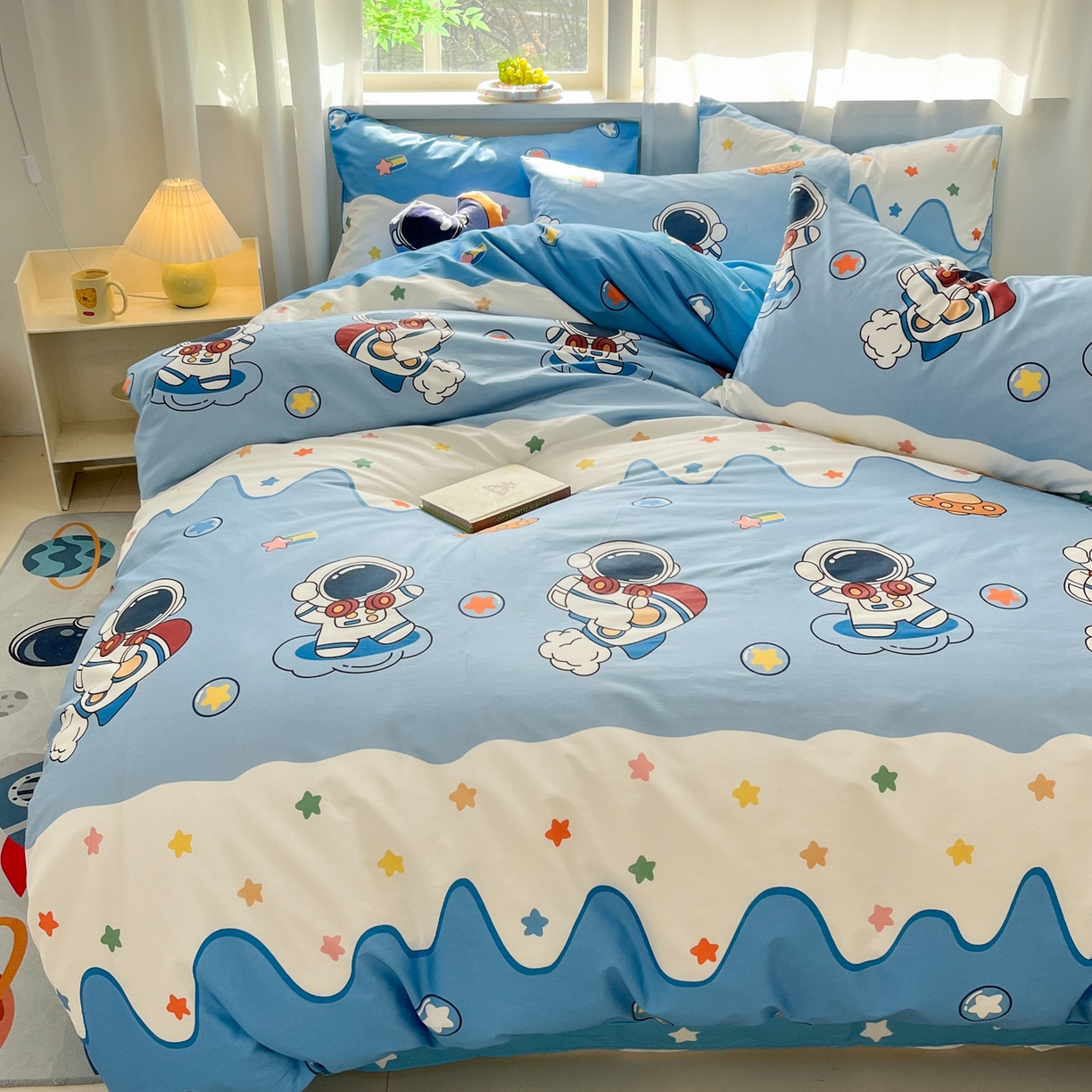 91家纺网 家纺一手货源 找家纺 孩子王家纺 2026新款卡通活性亲全棉纯棉专版太空人恐龙系列四件套 星辰追梦