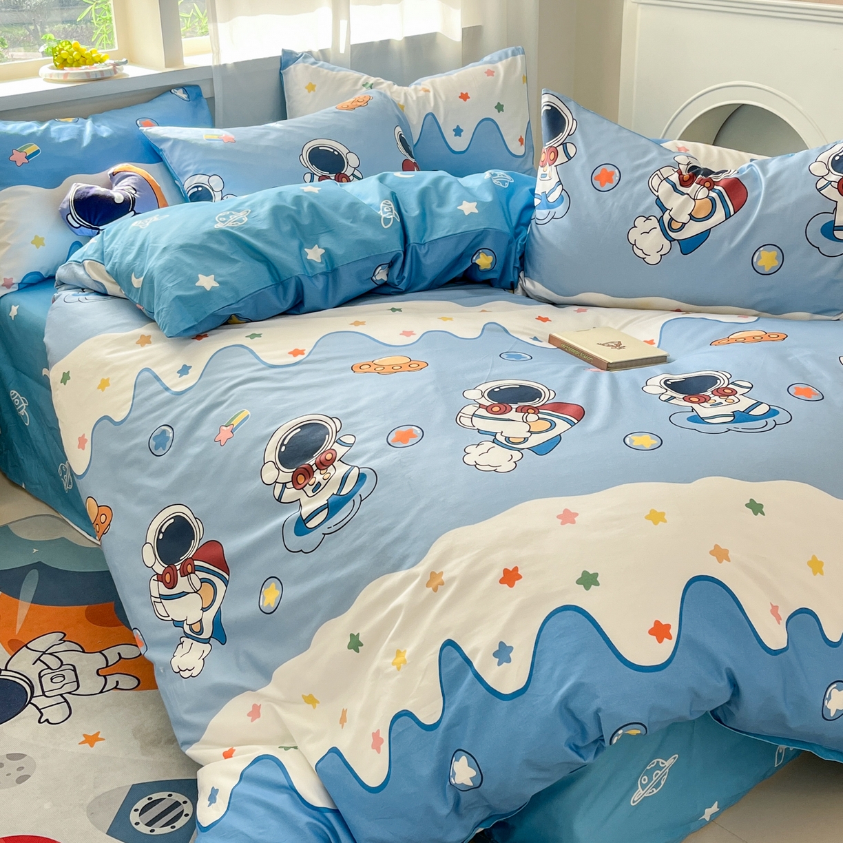 91家纺网 家纺一手货源 找家纺 孩子王家纺 2026新款卡通活性亲全棉纯棉专版太空人恐龙系列四件套 星辰追梦