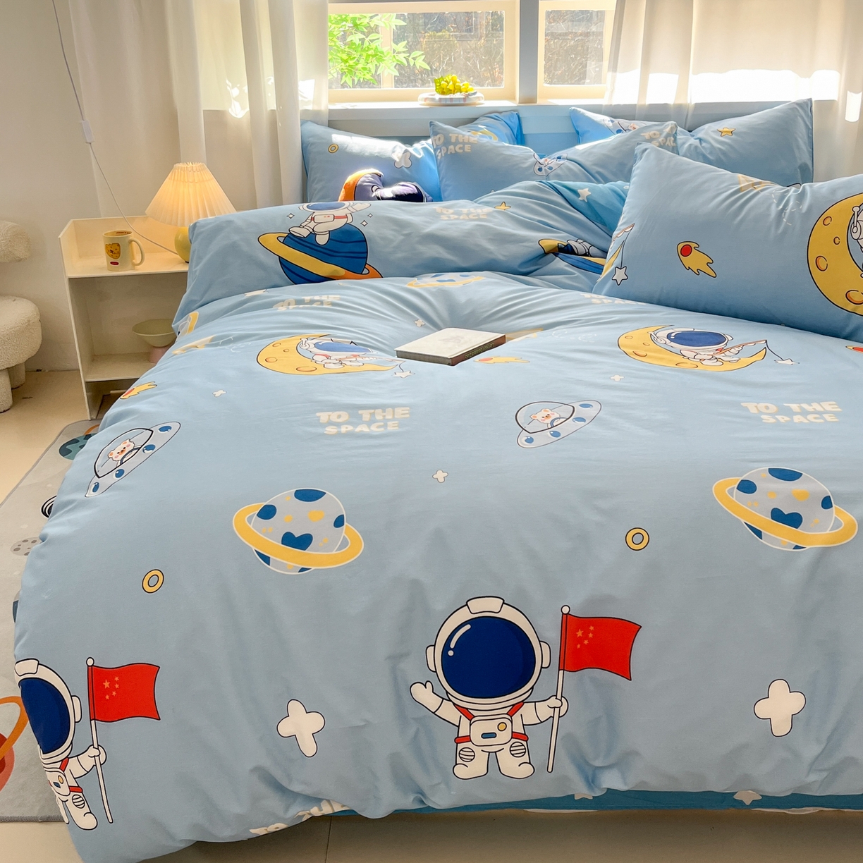 91家纺网 家纺一手货源 找家纺 孩子王家纺 2026新款卡通活性亲全棉纯棉专版太空人恐龙系列四件套 探索星空