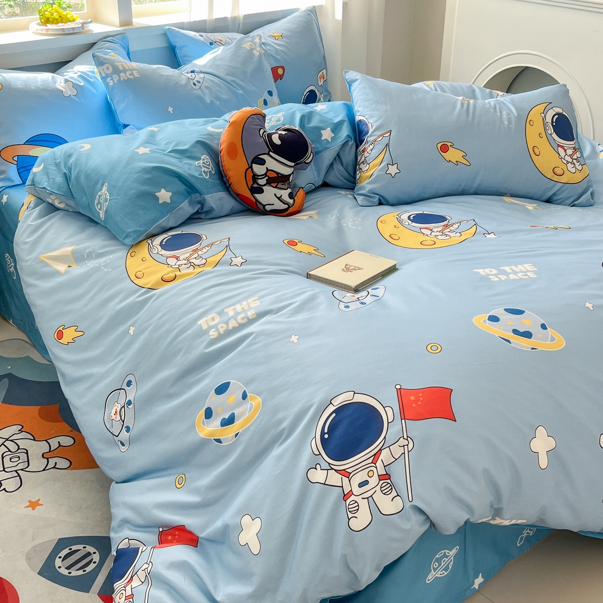 91家纺网 家纺一手货源 找家纺 孩子王家纺 2026新款卡通活性亲全棉纯棉专版太空人恐龙系列四件套 探索星空