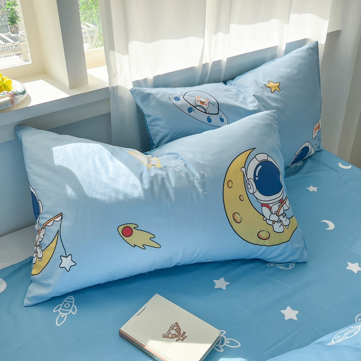 91家纺网 家纺一手货源 找家纺 孩子王家纺 2026新款卡通活性亲全棉纯棉专版太空人恐龙系列四件套 探索星空