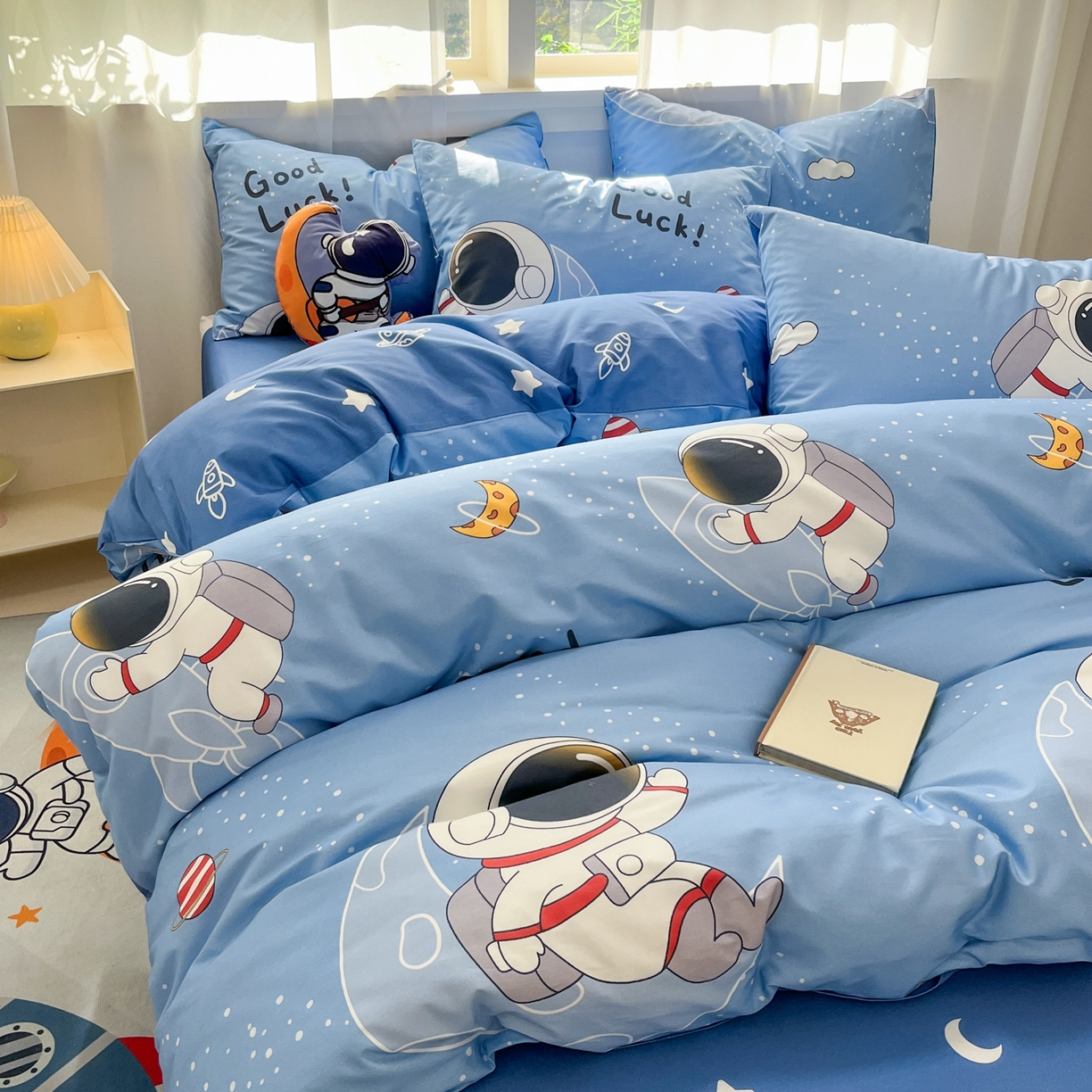 91家纺网 家纺一手货源 找家纺 孩子王家纺 2026新款卡通活性亲全棉纯棉专版太空人恐龙系列四件套 太空火箭