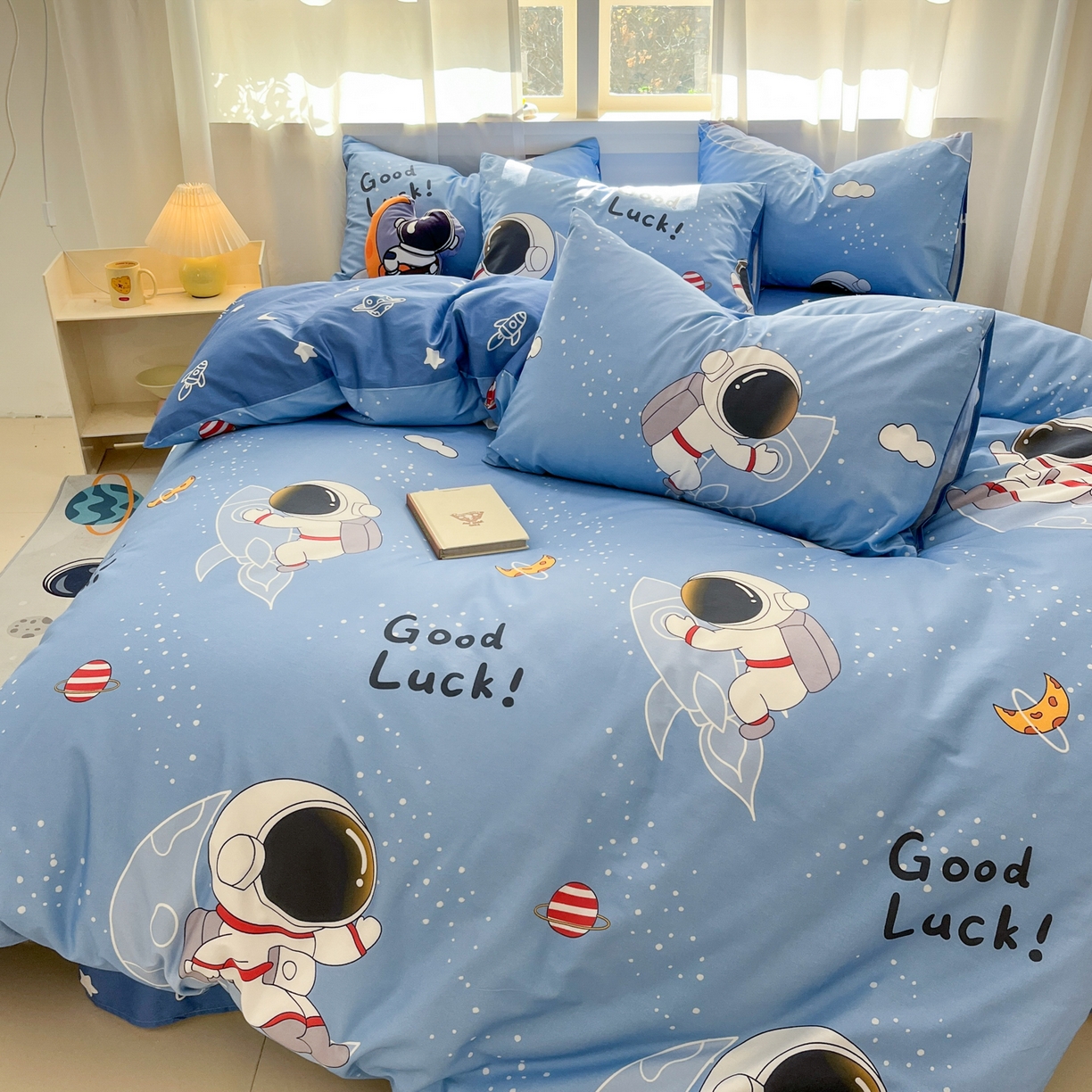 91家纺网 家纺一手货源 找家纺 孩子王家纺 2026新款卡通活性亲全棉纯棉专版太空人恐龙系列四件套 太空火箭