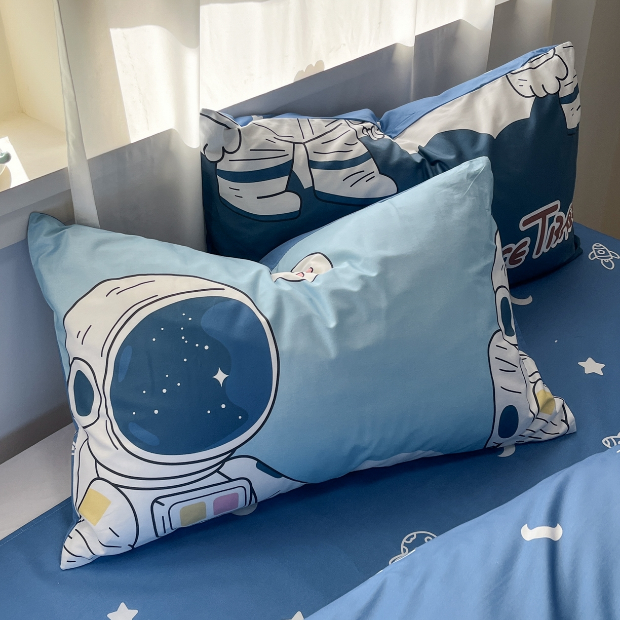 91家纺网 家纺一手货源 找家纺 孩子王家纺 2026新款卡通活性亲全棉纯棉专版太空人恐龙系列四件套 冒险家