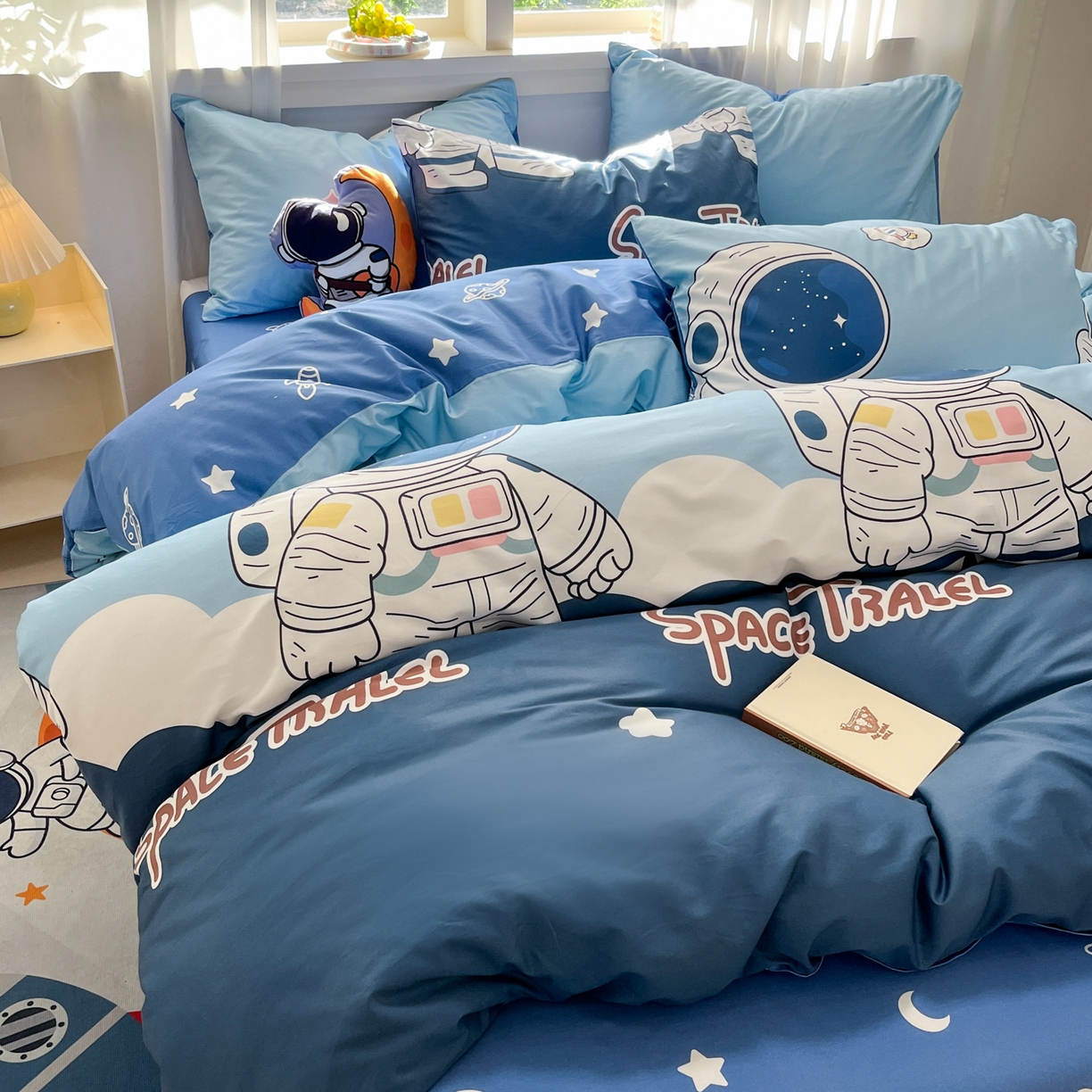 91家纺网 家纺一手货源 找家纺 孩子王家纺 2026新款卡通活性亲全棉纯棉专版太空人恐龙系列四件套 冒险家