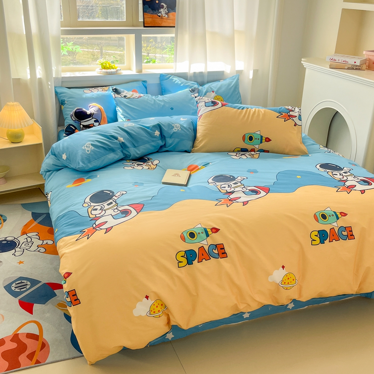 91家纺网 家纺一手货源 找家纺 孩子王家纺 2026新款卡通活性亲全棉纯棉专版太空人恐龙系列四件套 奇幻宇宙