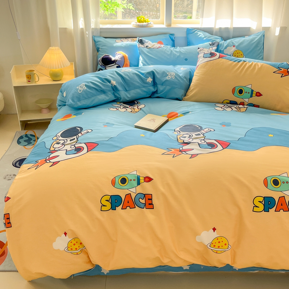 91家纺网 家纺一手货源 找家纺 孩子王家纺 2026新款卡通活性亲全棉纯棉专版太空人恐龙系列四件套 奇幻宇宙