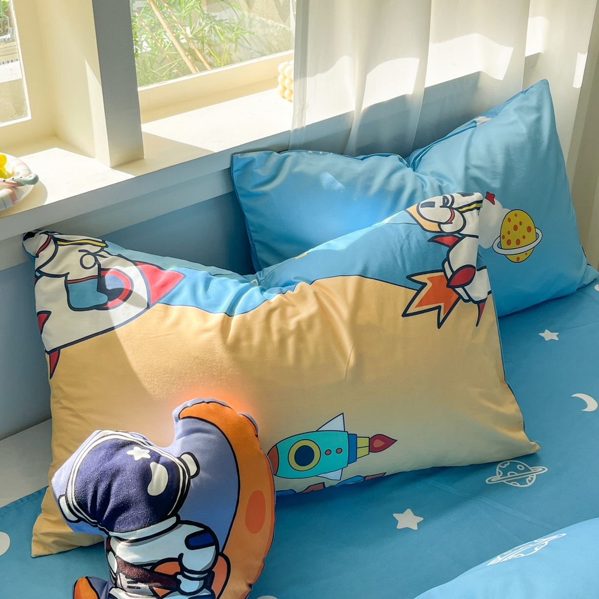 91家纺网 家纺一手货源 找家纺 孩子王家纺 2026新款卡通活性亲全棉纯棉专版太空人恐龙系列四件套 奇幻宇宙