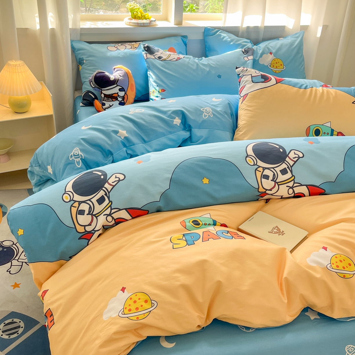 91家纺网 家纺一手货源 找家纺 孩子王家纺 2026新款卡通活性亲全棉纯棉专版太空人恐龙系列四件套 奇幻宇宙