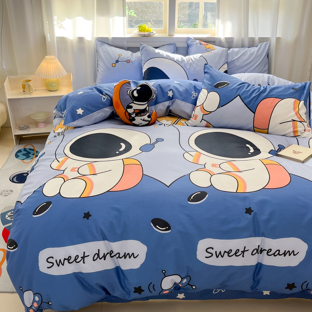 91家纺网 家纺一手货源 找家纺 孩子王家纺 2026新款卡通活性亲全棉纯棉专版太空人恐龙系列四件套 快乐宇航员