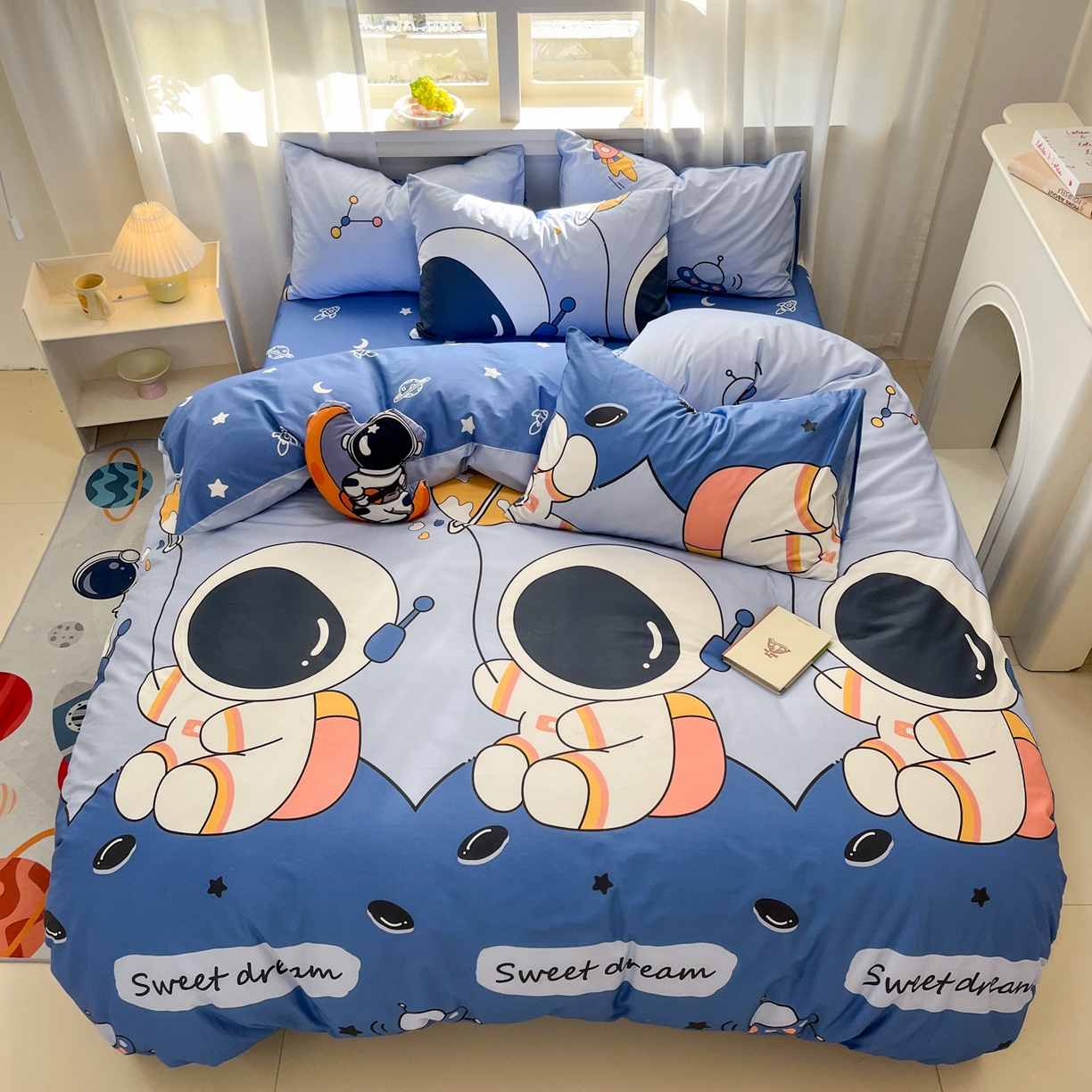 91家纺网 家纺一手货源 找家纺 孩子王家纺 2026新款卡通活性亲全棉纯棉专版太空人恐龙系列四件套 快乐宇航员