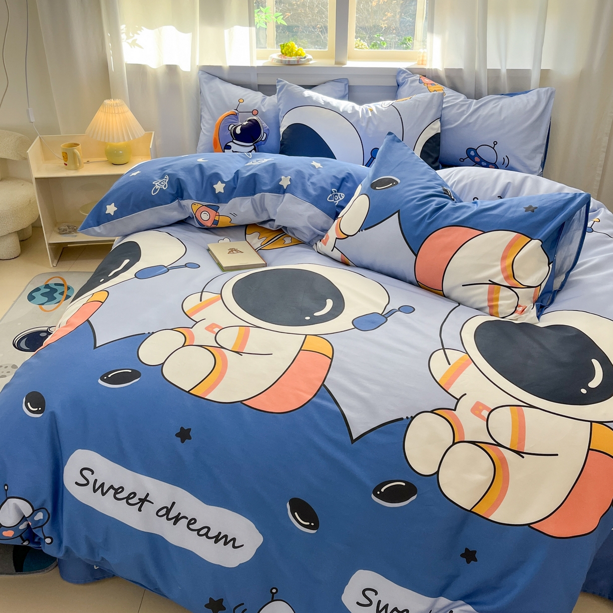 91家纺网 家纺一手货源 找家纺 孩子王家纺 2026新款卡通活性亲全棉纯棉专版太空人恐龙系列四件套 快乐宇航员