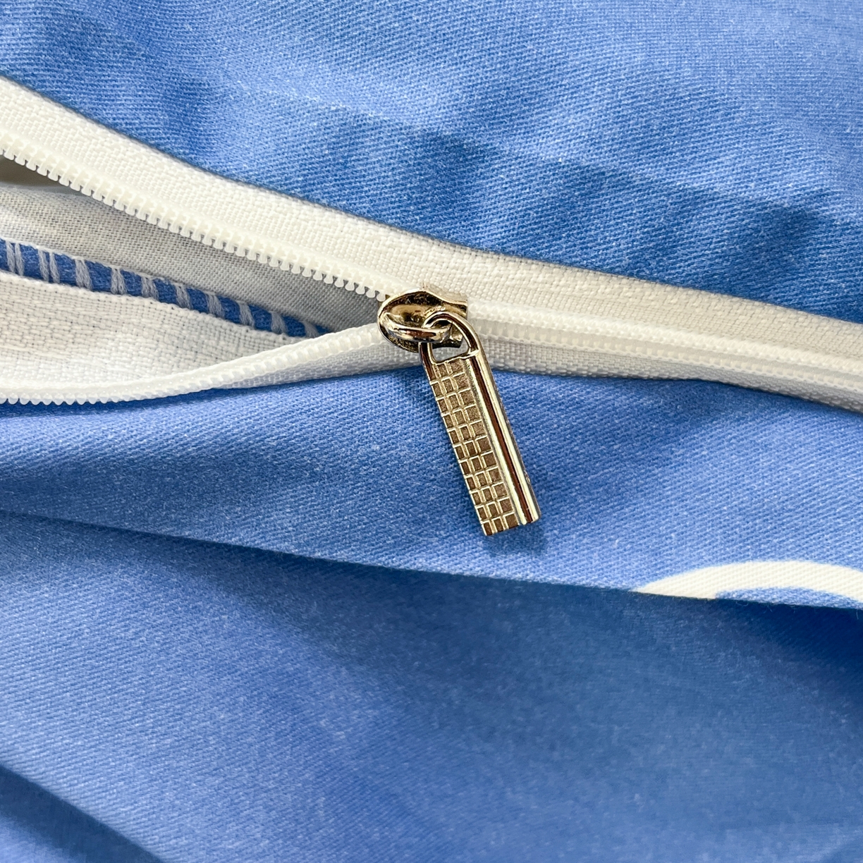 91家纺网 家纺一手货源 找家纺 孩子王家纺 2026新款卡通活性亲全棉纯棉专版太空人恐龙系列四件套 快乐宇航员