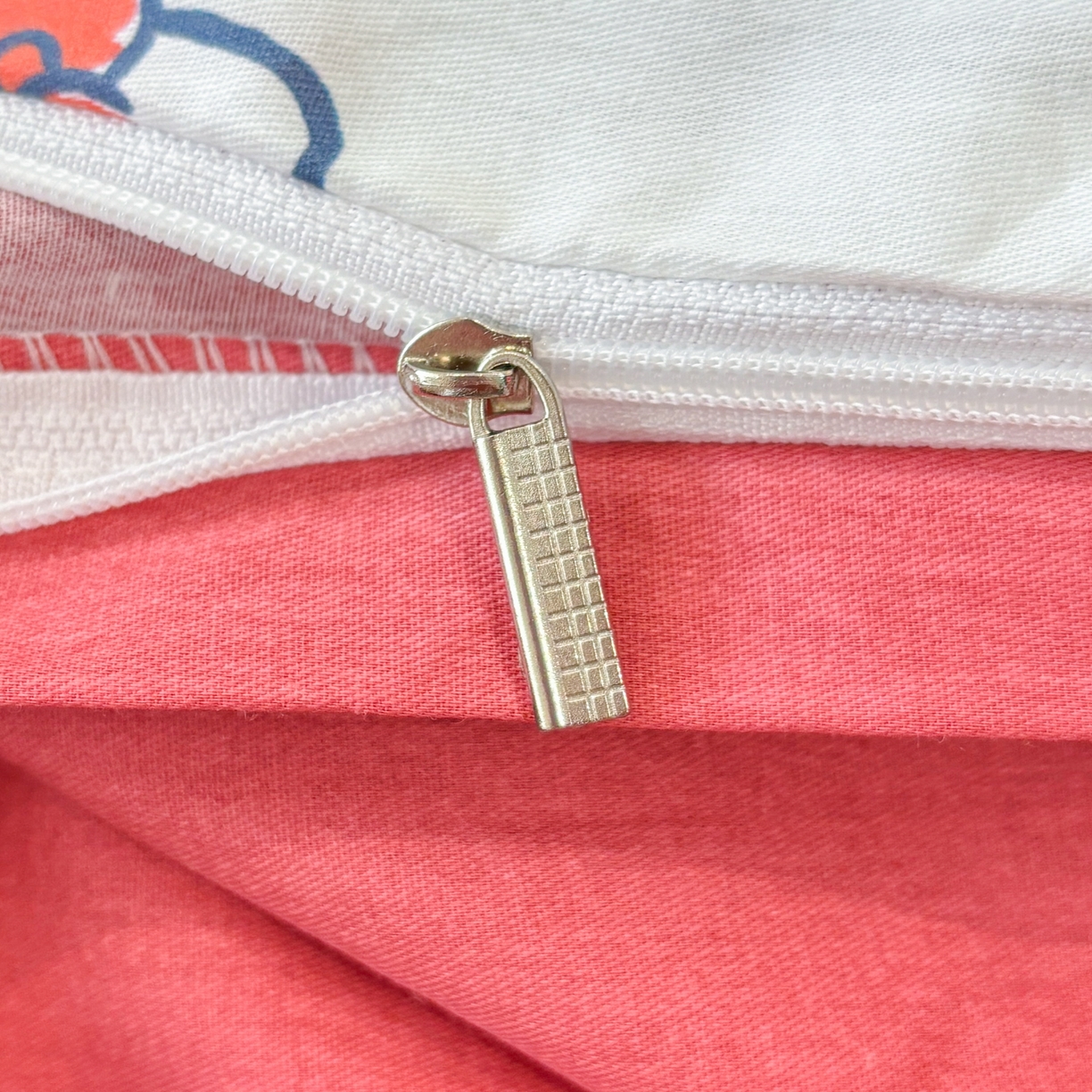 91家纺网 家纺一手货源 找家纺 孩子王家纺 2026新款卡通A类全棉纯棉正版授权小版三丽鸥系列四件套（含防伪码） 多彩kt