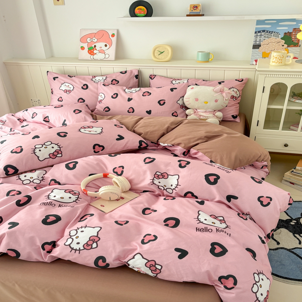 91家纺网 家纺一手货源 找家纺 孩子王家纺 2026新款卡通A类全棉纯棉正版授权小版三丽鸥系列四件套（含防伪码） 粉豹kt甜心