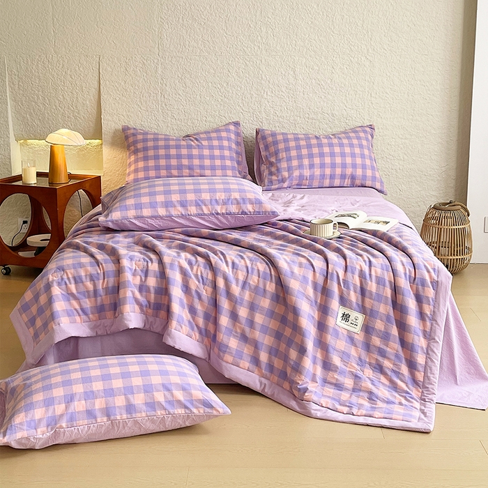 91家纺网 家纺一手货源 找家纺 宝士康家纺 2026新款10A抗菌水洗棉新疆棉花被绗缝款 单夏被/夏被四件套 棉花被-紫粉中格