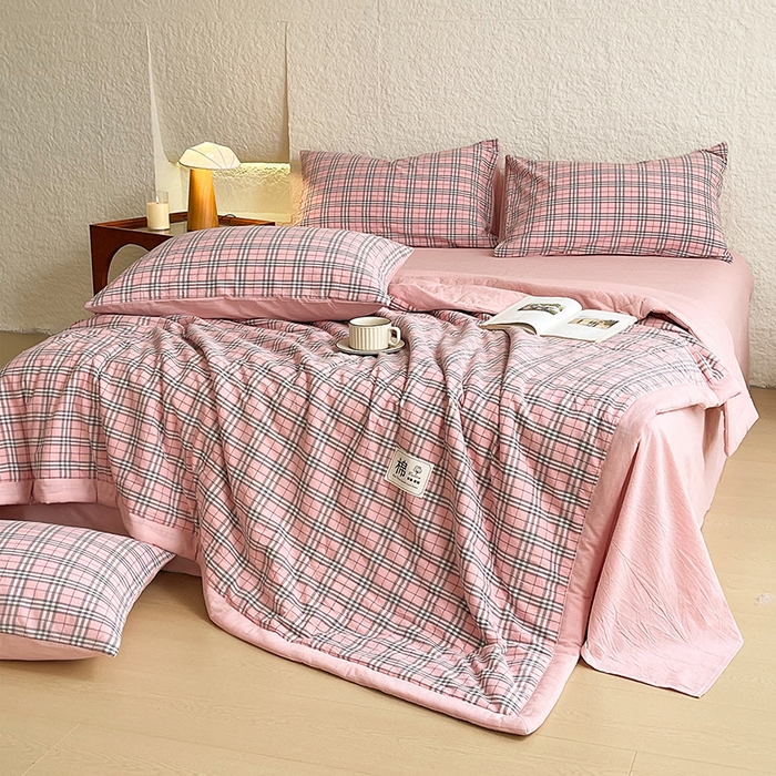 91家纺网 家纺一手货源 找家纺 宝士康家纺 2026新款10A抗菌水洗棉新疆棉花被绗缝款 单夏被/夏被四件套 棉花被-英伦粉