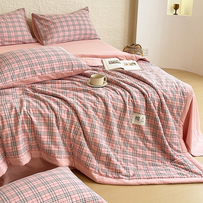 91家纺网 家纺一手货源 找家纺 宝士康家纺 2026新款10A抗菌水洗棉新疆棉花被绗缝款 单夏被/夏被四件套 棉花被-英伦粉