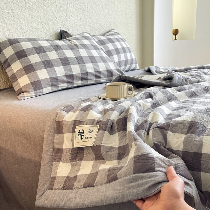 91家纺网 家纺一手货源 找家纺 宝士康家纺 2026新款10A抗菌水洗棉新疆棉花被绗缝款 单夏被/夏被四件套 棉花被-灰白中格