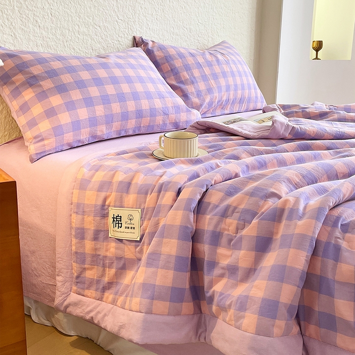 91家纺网 家纺一手货源 找家纺 宝士康家纺 2026新款10A抗菌水洗棉新疆棉花被绗缝款 单夏被/夏被四件套 棉花被-紫粉中格