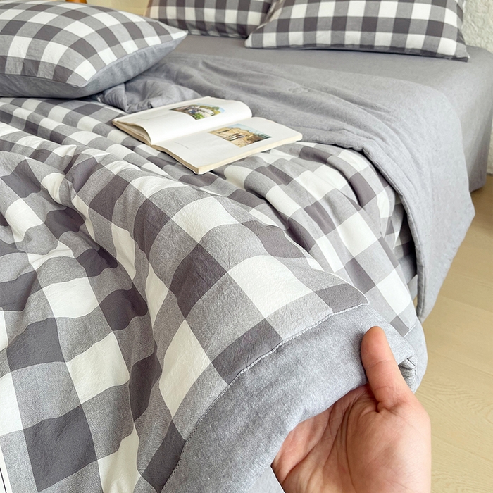 91家纺网 家纺一手货源 找家纺 宝士康家纺 2026新款10A抗菌水洗棉新疆棉花被绗缝款 单夏被/夏被四件套 棉花被-灰白中格