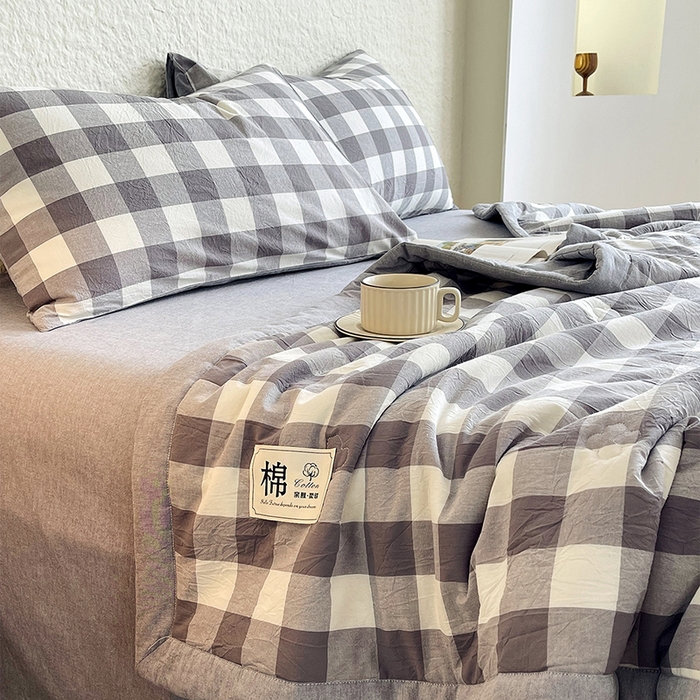 91家纺网 家纺一手货源 找家纺 宝士康家纺 2026新款10A抗菌水洗棉新疆棉花被绗缝款 单夏被/夏被四件套 棉花被-灰白中格