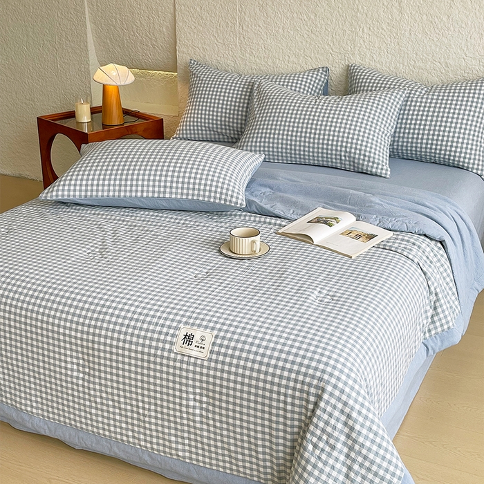 91家纺网 家纺一手货源 找家纺 宝士康家纺 2026新款10A抗菌水洗棉新疆棉花被绗缝款 单夏被/夏被四件套 棉花被-天蓝小格