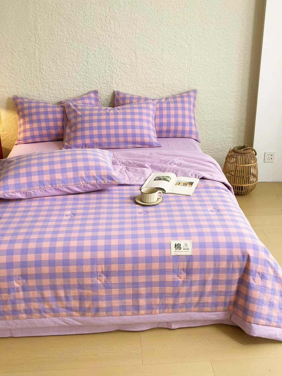 91家纺网 家纺一手货源 找家纺 宝士康家纺 2026新款10A抗菌水洗棉新疆棉花被绗缝款 单夏被/夏被四件套 棉花被-英伦粉