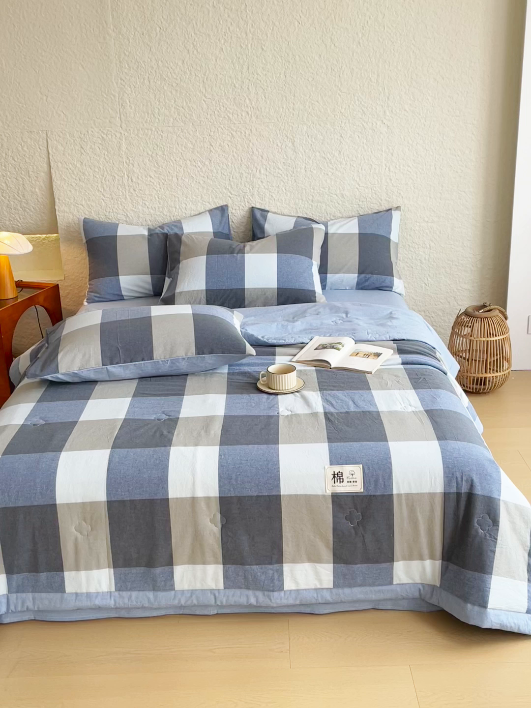 91家纺网 家纺一手货源 找家纺 宝士康家纺 2026新款10A抗菌水洗棉新疆棉花被绗缝款 单夏被/夏被四件套 棉花被-深蓝大格