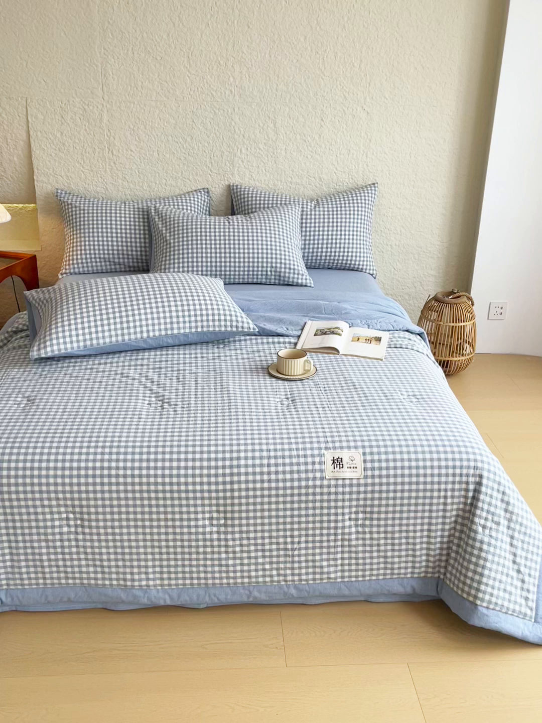 91家纺网 家纺一手货源 找家纺 宝士康家纺 2026新款10A抗菌水洗棉新疆棉花被绗缝款 单夏被/夏被四件套 棉花被-天蓝小格