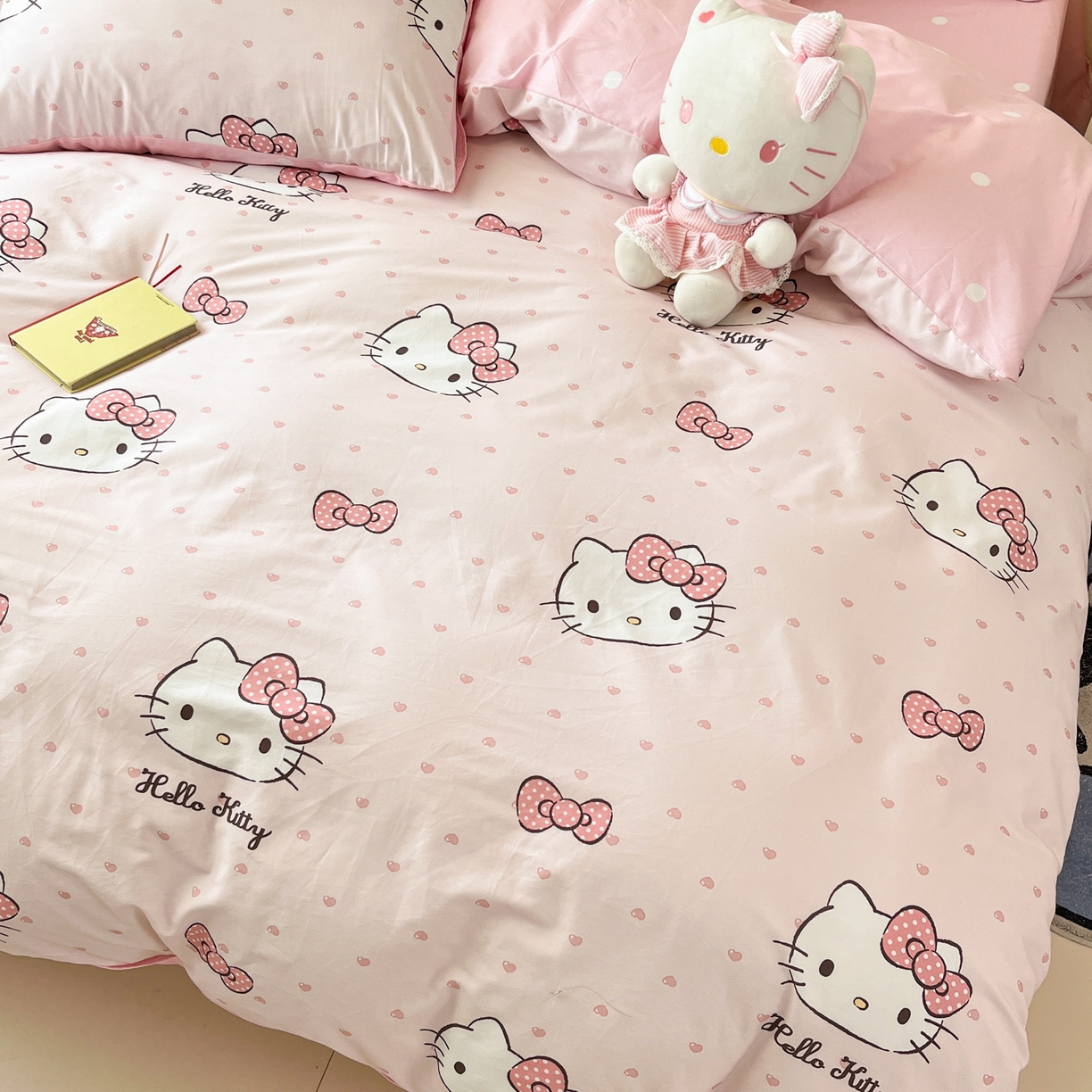 91家纺网 家纺一手货源 找家纺 孩子王家纺 2026新款卡通A类全棉纯棉正版授权小版三丽鸥系列四件套（含防伪码） 甜糯凯蒂