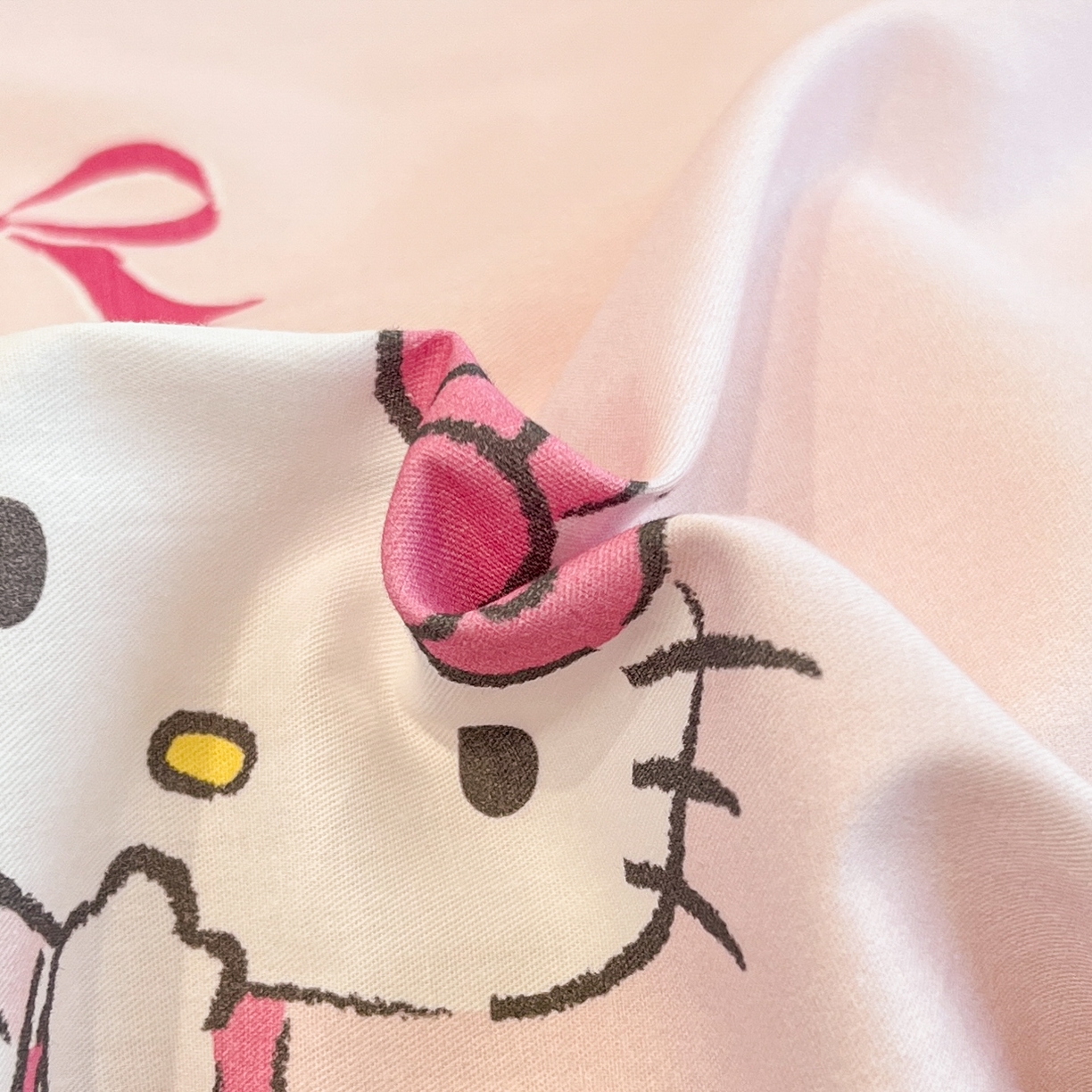 91家纺网 家纺一手货源 找家纺 孩子王家纺 2026新款卡通A类全棉纯棉正版授权小版三丽鸥系列四件套（含防伪码） 甜甜kt