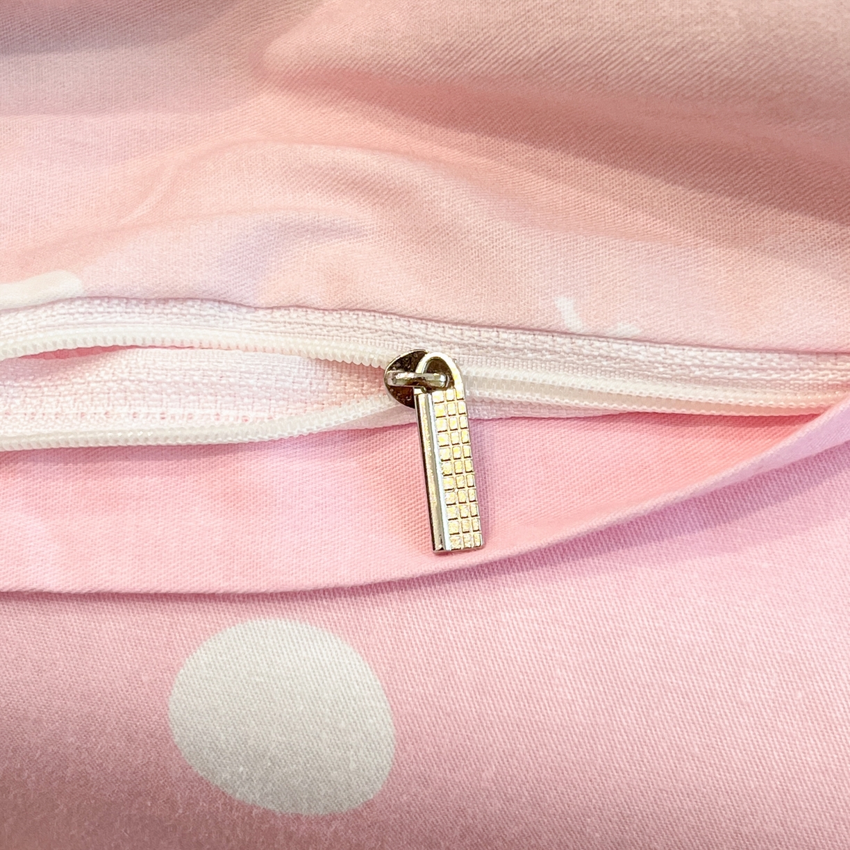 91家纺网 家纺一手货源 找家纺 孩子王家纺 2026新款卡通A类全棉纯棉正版授权小版三丽鸥系列四件套（含防伪码） 甜甜kt