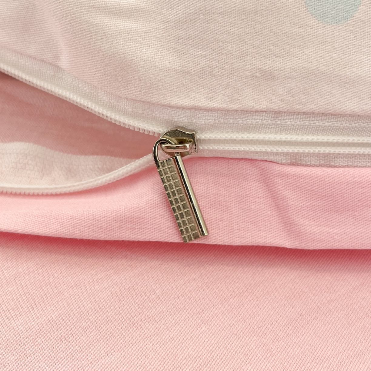 91家纺网 家纺一手货源 找家纺 孩子王家纺 2026新款卡通A类全棉纯棉正版授权小版三丽鸥系列四件套（含防伪码） 纯真美乐蒂